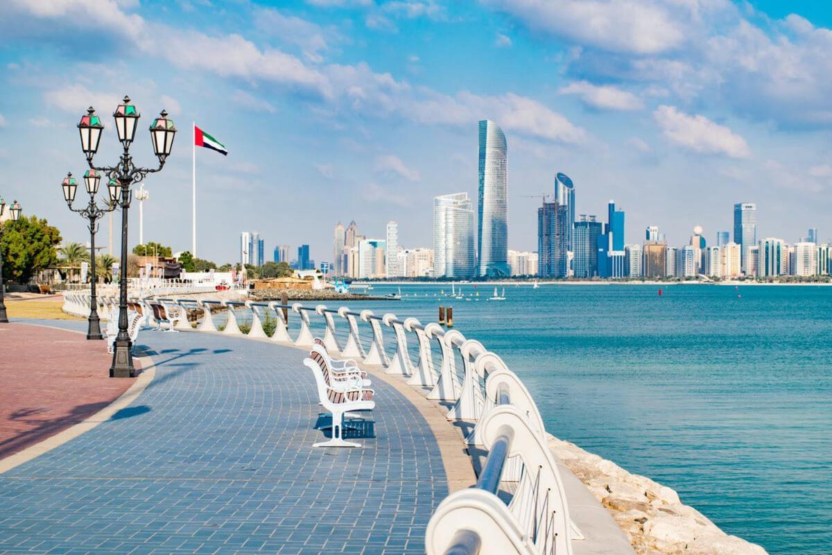 Corniche Street - Extremely Unique Room أبو ظبي المظهر الخارجي الصورة