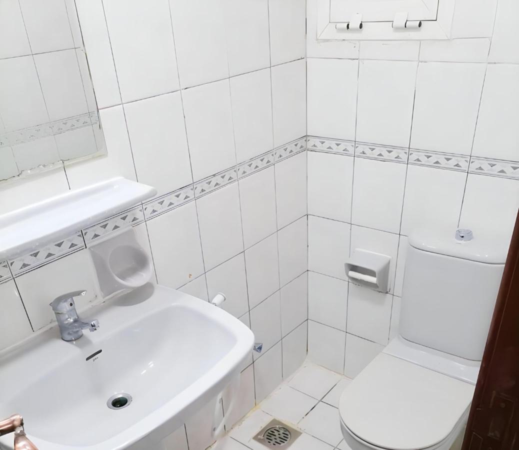 Corniche Street - Extremely Unique Room أبو ظبي المظهر الخارجي الصورة