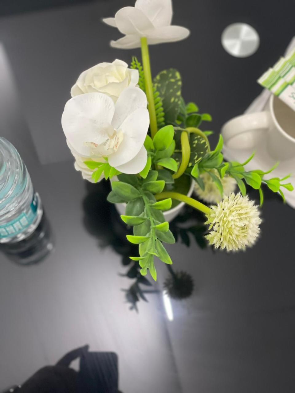 Corniche Street - Extremely Unique Room أبو ظبي المظهر الخارجي الصورة