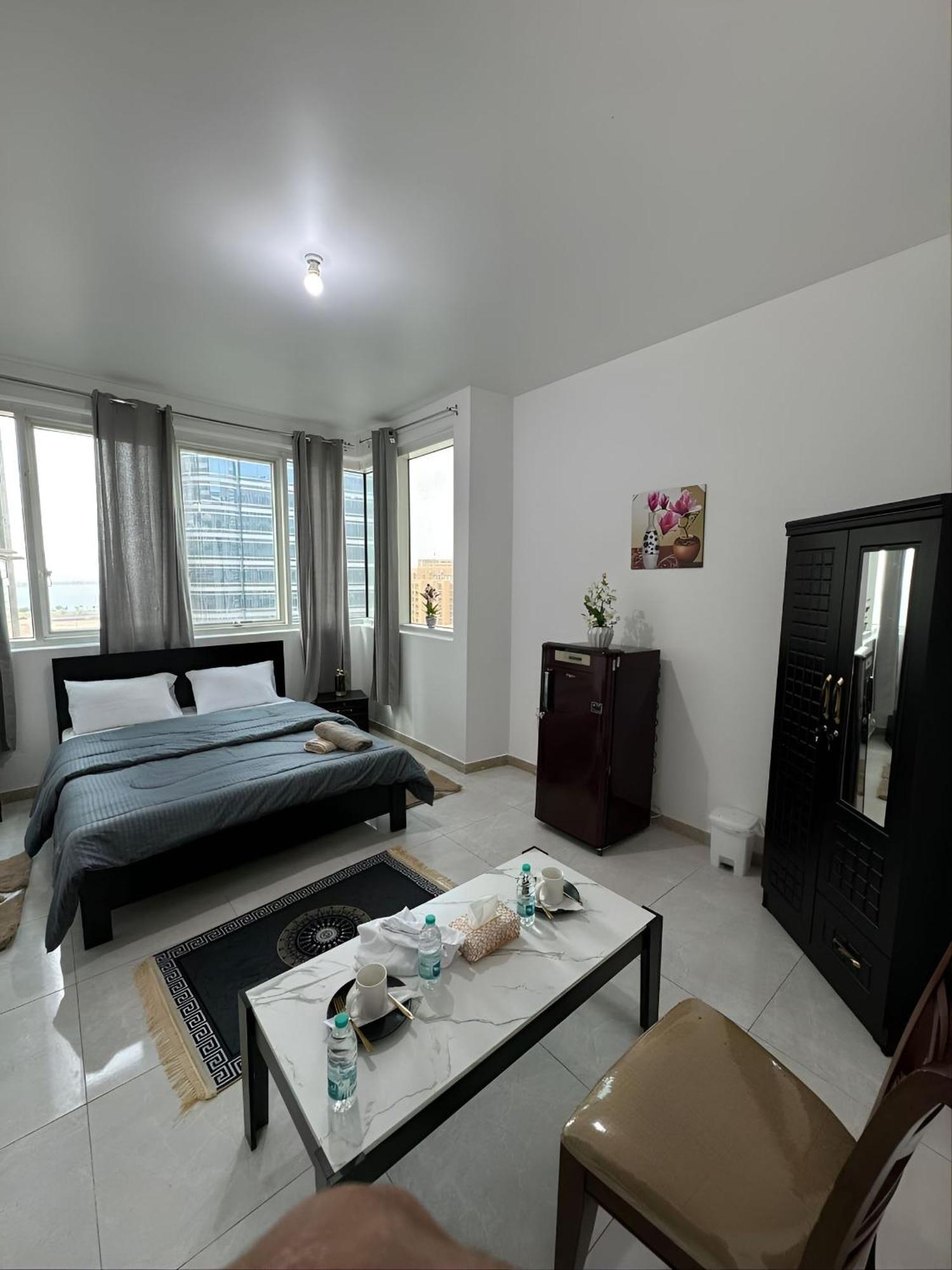 Corniche Street - Extremely Unique Room أبو ظبي المظهر الخارجي الصورة
