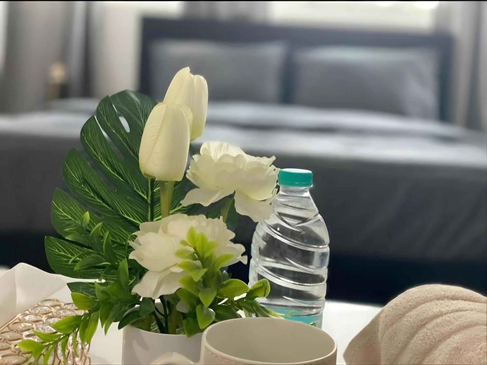 Corniche Street - Extremely Unique Room أبو ظبي المظهر الخارجي الصورة
