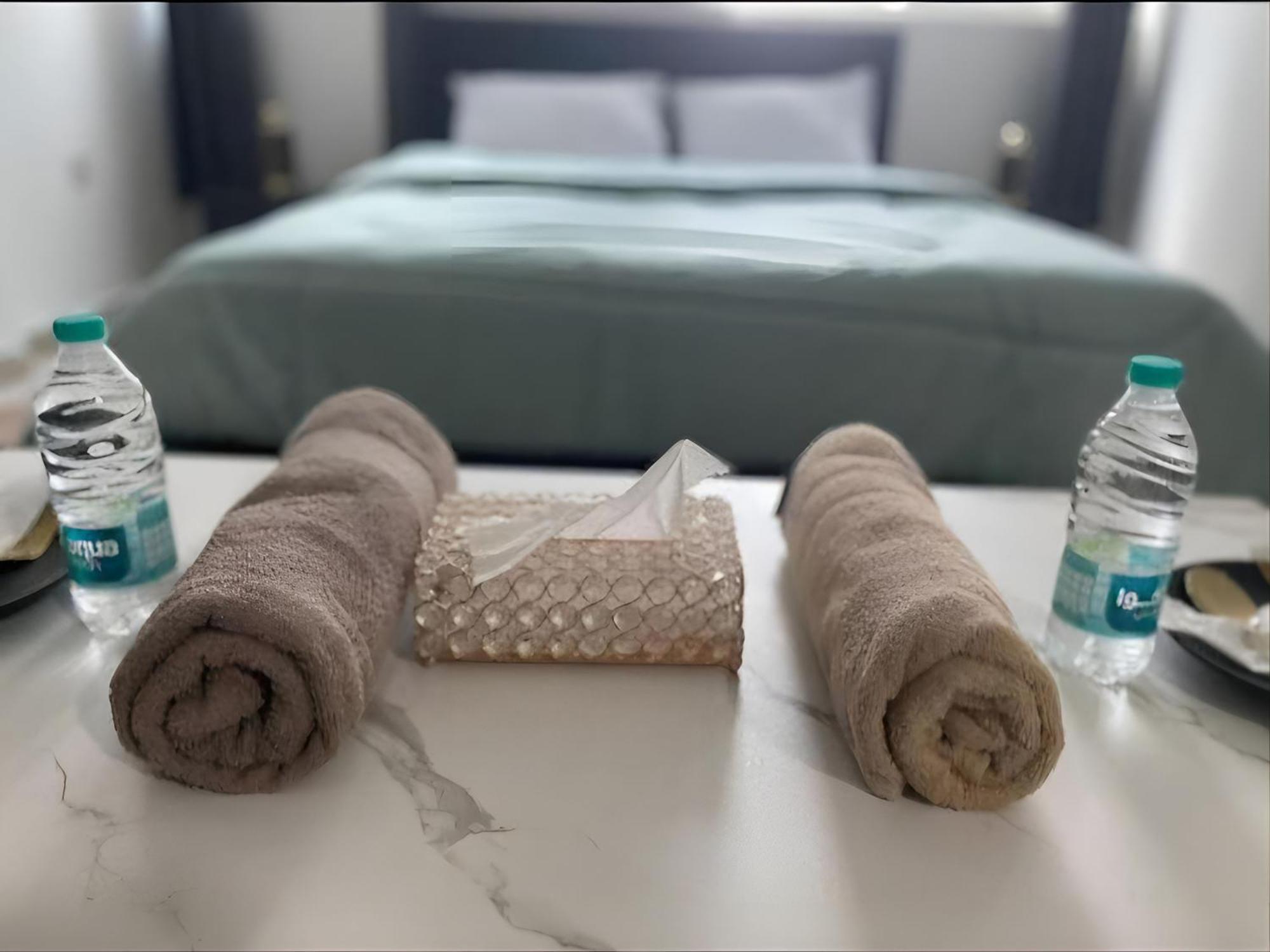 Corniche Street - Extremely Unique Room أبو ظبي المظهر الخارجي الصورة